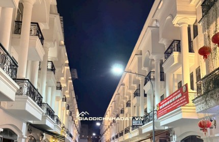 CẦN BÁN: Nhà phố 1 trệt 3 lầu, 4,7 tỷ, liền kề Vincom TP Tây Ninh, NH hỗ trợ vay 70% lãi suất ưu đãi